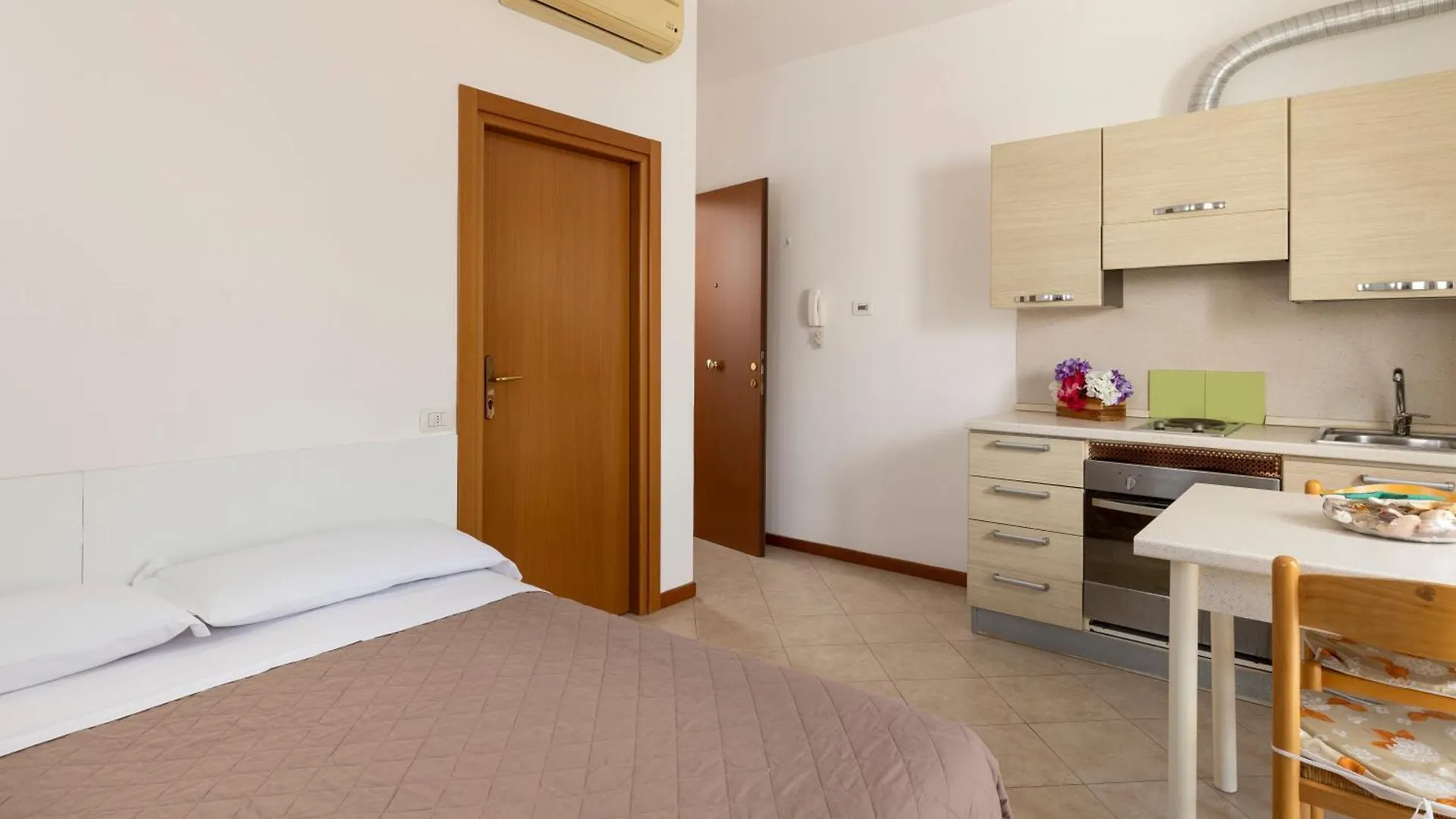 Residence Uno Studio&Suites Rimini 2*,  Italien