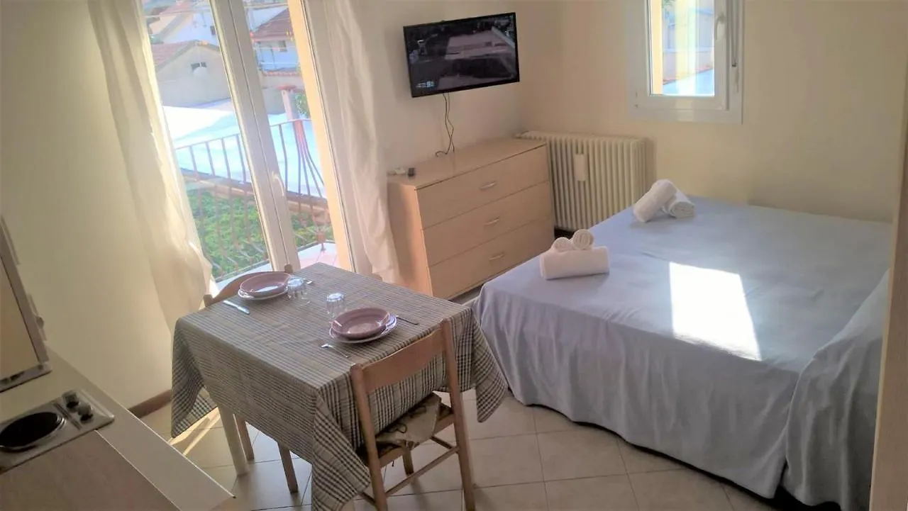 ** Aparthotel Residence Uno Studio&Suites Rimini Italien